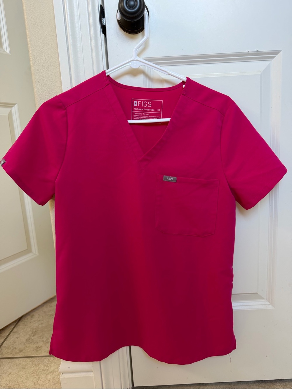 Figs Women's Catarina scrub top in hot pink